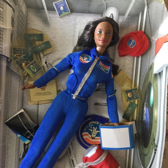 🚀 BARBIE Doll ASTRONAUT  AFRICAN AMERICAN  1998 DeadStock - Picture 2 of 15